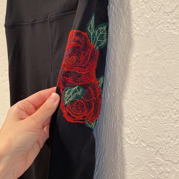 Spiritual gangster Rose Embroidered LOVE MORE leggings - Picture 4 of 8